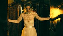 Deutscher Trailer zu "Ready Or Not": Brutal-skurrile Brautjagd samt Axt und Armbrust Deutscher Trailer zu "Ready Or Not": Brutal-skurrile Brautjagd samt Axt und Armbrust