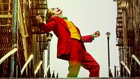 "Joker": Darum bekommt der Pädophile Gary Glitter doch kein Geld für die Treppen-Szene "Joker": Darum bekommt der Pädophile Gary Glitter doch kein Geld für die Treppen-Szene
