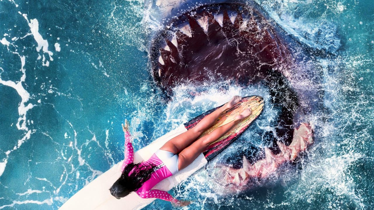 Superaggressive Riesenhaie zerfleischen ihre Opfer im Horror-Trailer zu "Maneater" - da färbt sich das Wasser blutrot